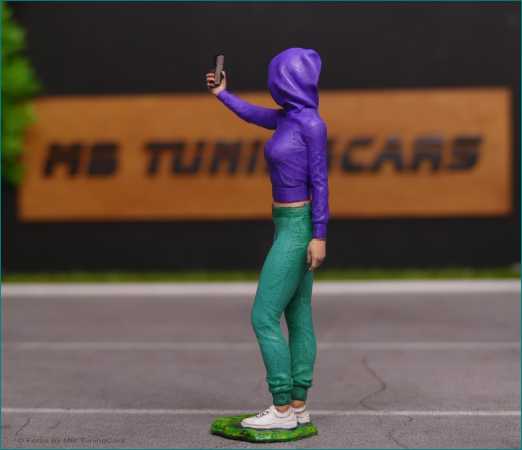 1:18 Selfie Girl - Handmade - 3D - Unique -